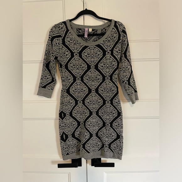 FRANCESCAS Sweater Dress - SMALL - Picture 2 of 2